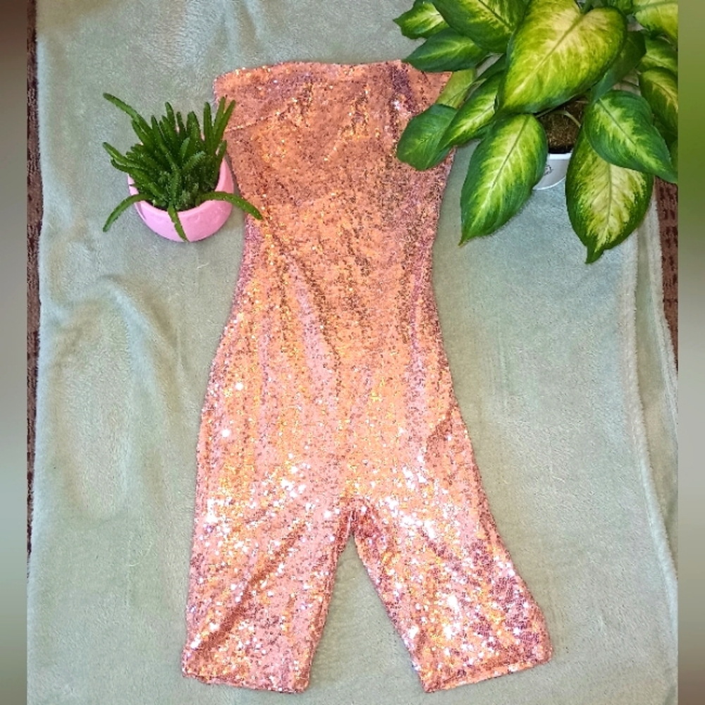 ✨✨💎 Shine in the Night with this wonderful Jumpsuit.✨✨💎
